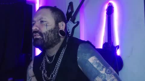 darkclothes online show from March 3, 2025, 2:04 am