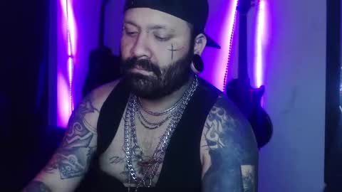 darkclothes online show from March 4, 2025, 2:06 am