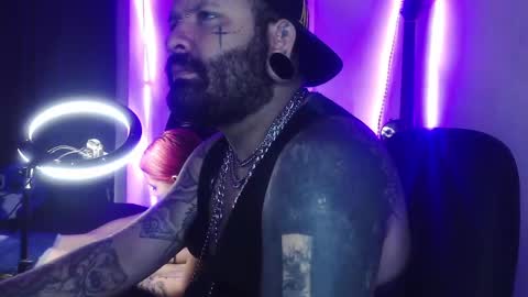 darkclothes online show from March 4, 2025, 5:11 am