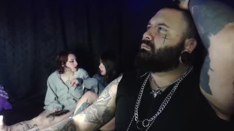 darkclothes online show from October 14, 2025, 8:37 am