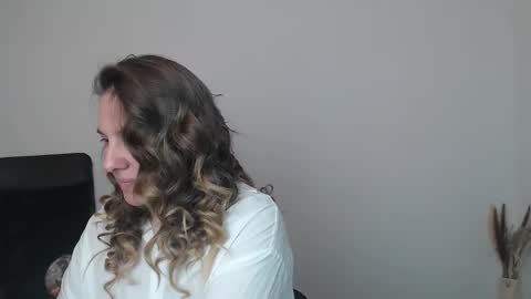 Anna online show from November 1, 2025, 6:43 pm