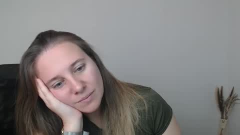 Anna online show from November 4, 2025, 3:55 pm