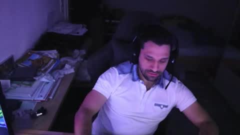 darkschneider_ online show from September 30, 2025, 5:34 am