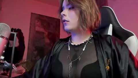 Snapshot of darkside_tailor chatting on October 27, 2025, 3:49 pm Miss Tailor  online show from October 27, 2025, 3:49 pm