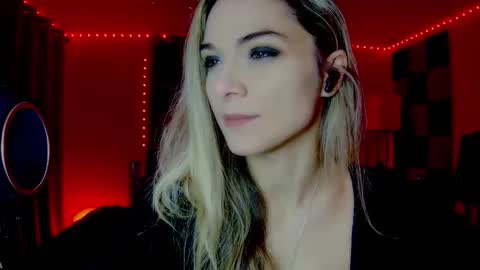 roseredgoddess online show from November 6, 2025, 4:02 am