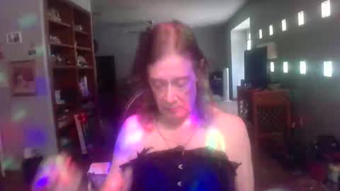 darla_darling1222101 online show from April 11, 2026, 1:21 am