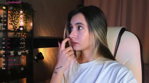 Belle online show from November 23, 2025, 3:39 am