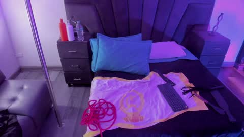 Snapshot of darlingbdsm_ chatting on December 28, 2024, 7:22 pm Darling online show from December 28, 2024, 7:22 pm