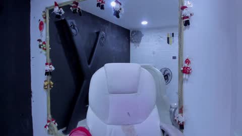 Snapshot of darlingbdsm_ chatting on January 2, 2025, 2:46 pm Darling online show from January 2, 2025, 2:46 pm