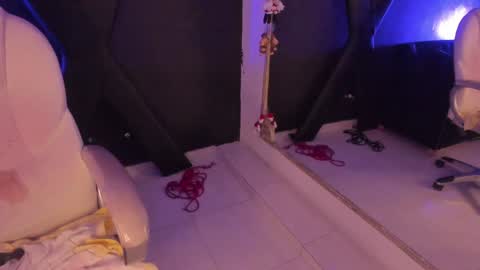Snapshot of darlingbdsm_ chatting on January 3, 2025, 7:50 pm Darling online show from January 3, 2025, 7:50 pm