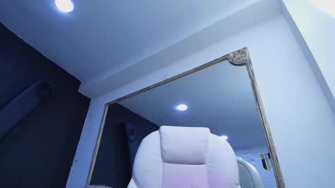Snapshot of darlingbdsm_ chatting on January 22, 2025, 1:21 pm Darling online show from January 22, 2025, 1:21 pm