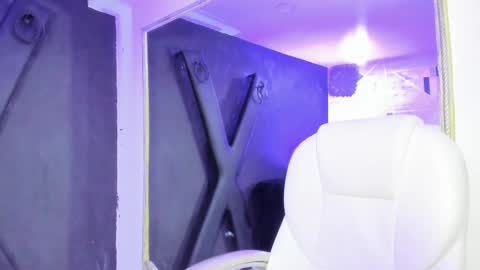 Snapshot of darlingbdsm_ chatting on February 24, 2025, 12:37 pm Darling online show from February 24, 2025, 12:37 pm
