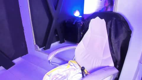 Snapshot of darlingbdsm_ chatting on February 24, 2025, 3:42 pm Darling online show from February 24, 2025, 3:42 pm