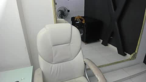 Snapshot of darlingbdsm_ chatting on March 2, 2025, 1:49 pm Darling online show from March 2, 2025, 1:49 pm