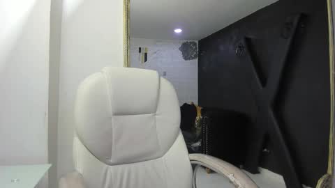 Snapshot of darlingbdsm_ chatting on March 3, 2025, 12:48 pm Darling online show from March 3, 2025, 12:48 pm