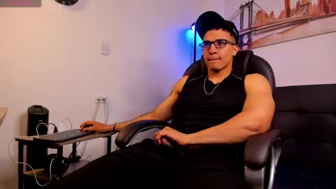 Snapshot of dash_bukoski chatting on December 19, 2025, 12:12 pm Dash online show from December 19, 2025, 12:12 pm