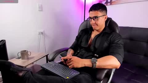 Snapshot of dash_bukoski chatting on December 21, 2025, 2:24 pm Dash online show from December 21, 2025, 2:24 pm