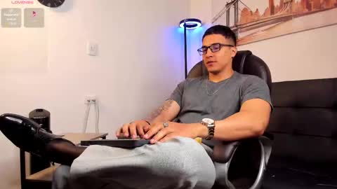 Snapshot of dash_bukoski chatting on December 22, 2025, 1:41 pm Dash online show from December 22, 2025, 1:41 pm