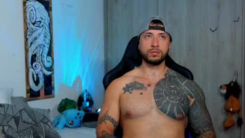 Snapshot of dave_max93 chatting on January 19, 2025, 6:32 pm DAVE MAX online show from January 19, 2025, 6:32 pm