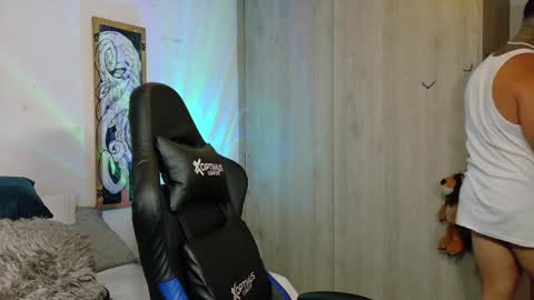 Snapshot of dave_max93 chatting on February 3, 2025, 2:47 am DAVE MAX online show from February 3, 2025, 2:47 am