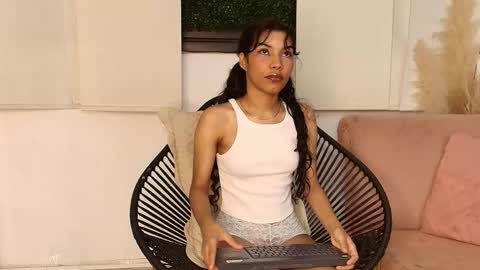 Snapshot of daviana_hill chatting on November 29, 2025, 11:57 am daviana_hill online show from November 29, 2025, 11:57 am