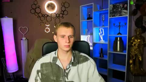 Snapshot of david_sunny chatting on November 24, 2025, 8:08 pm David online show from November 24, 2025, 8:08 pm