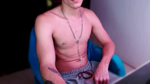 davidsalazar33 online show from November 2, 2025, 10:56 pm