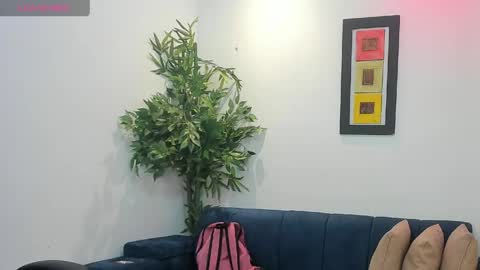 dayan_torres online show from May 6, 2026, 11:15 am