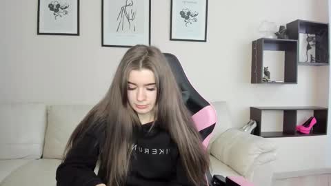 dazdrasmigdasue online show from March 3, 2025, 2:37 pm