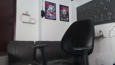 dazzayy online show from February 23, 2025, 6:12 pm