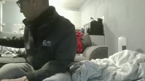 Dazzill online show from November 22, 2025, 9:47 pm