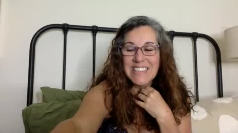 Snapshot of ddmolly chatting on October 14, 2025, 7:58 pm DDMolly online show from October 14, 2025, 7:58 pm