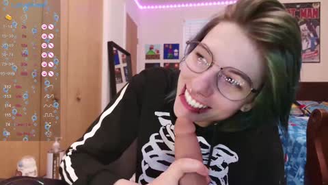 Snapshot of deadratsoup chatting on January 8, 2025, 8:07 pm Rat online show from January 8, 2025, 8:07 pm