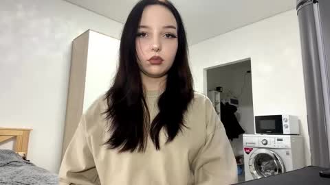 Snapshot of deannabonefield chatting on December 2, 2025, 9:14 am I am Hannah ntmu online show from December 2, 2025, 9:14 am