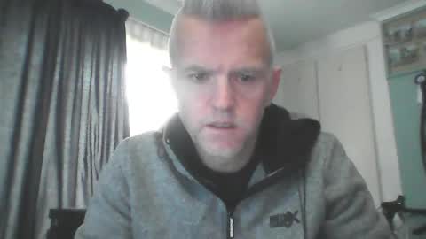 deanthejellybean online show from May 5, 2026, 9:39 am