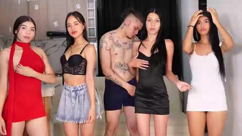 Snapshot of dears_pearlss chatting on September 27, 2025, 7:52 pm Hannah - Annie - Alisson online show from September 27, 2025, 7:52 pm