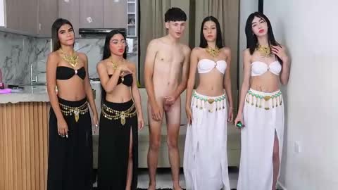 Snapshot of dears_pearlss chatting on October 31, 2025, 7:37 pm Hannah - Annie - Alisson online show from October 31, 2025, 7:37 pm