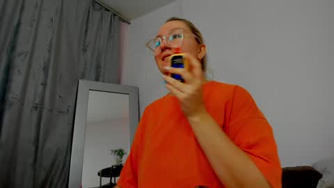 Snapshot of debbie_taylor chatting on December 9, 2024, 6:25 pm Debbie Mon Tue Fri Sun Sat GMT 3 1000am - 0400pm  online show from December 9, 2024, 6:25 pm
