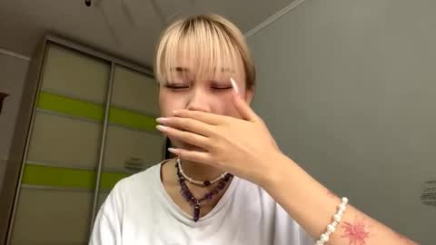 Snapshot of debbisomogye chatting on November 6, 2025, 9:43 am Azomi online show from November 6, 2025, 9:43 am