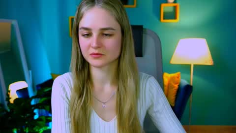 Debora online show from March 9, 2025, 8:18 am