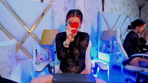 deboralombardii online show from November 4, 2025, 6:12 am