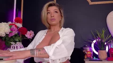 Snapshot of deeadiamond chatting on October 17, 2025, 7:16 pm Deea online show from October 17, 2025, 7:16 pm