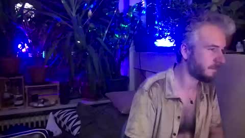 Snapshot of deebo1987 chatting on November 30, 2025, 2:04 am Deen online show from November 30, 2025, 2:04 am