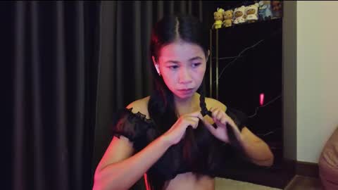 deedeedoll online show from March 25, 2026, 1:22 am