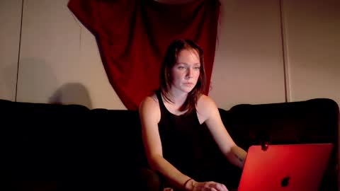 Deenie online show from May 4, 2026, 3:24 am