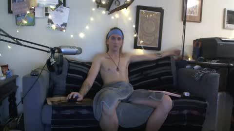 definatelyvegan online show from October 4, 2025, 2:09 am