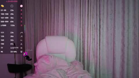 Snapshot of deftsuki chatting on September 12, 2025, 4:23 am Stephanie.e  online show from September 12, 2025, 4:23 am