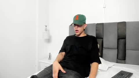 Snapshot of dei_v_48 chatting on February 14, 2025, 5:19 am DEIVY online show from February 14, 2025, 5:19 am