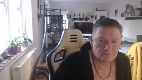 deinprinz2312 online show from February 11, 2025, 7:12 am