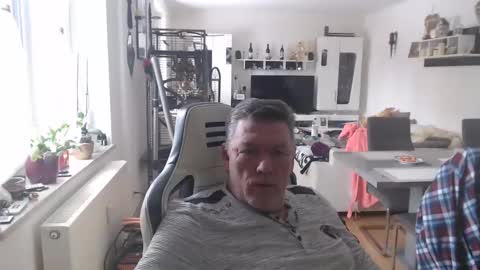 deinprinz2312 online show from February 14, 2025, 8:21 am